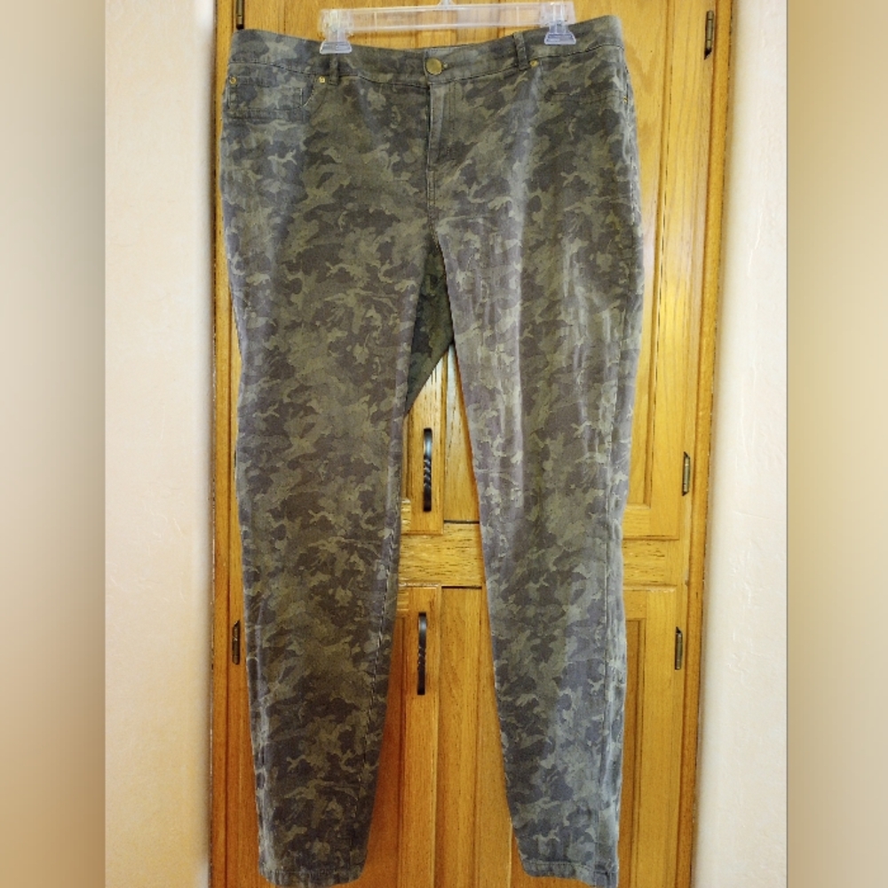 INC International Concepts Camouflage Skinny Jeans